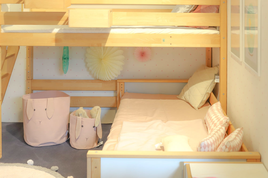 Auf der Suche nach einem neuen Kinderbett für das gemeinsame
